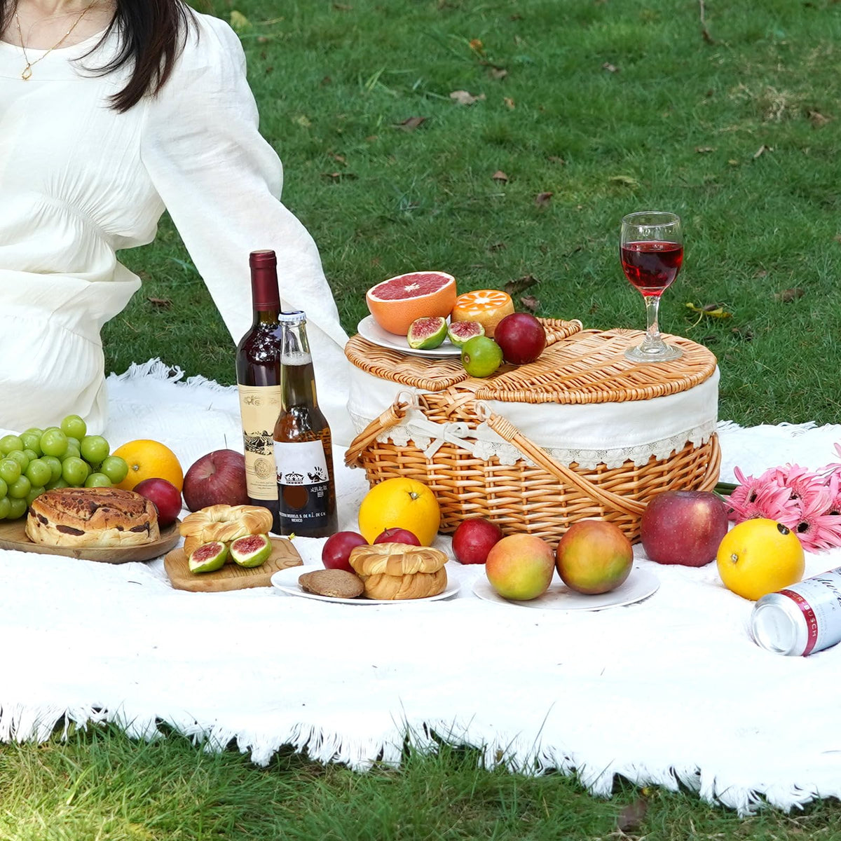 ZORMY basket with folding handles for comfortable carrying on hikes or gatherings.