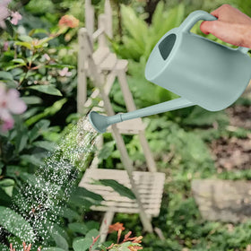ZXJ Grip ergonomic handle ensures comfortable, secure watering sessions.