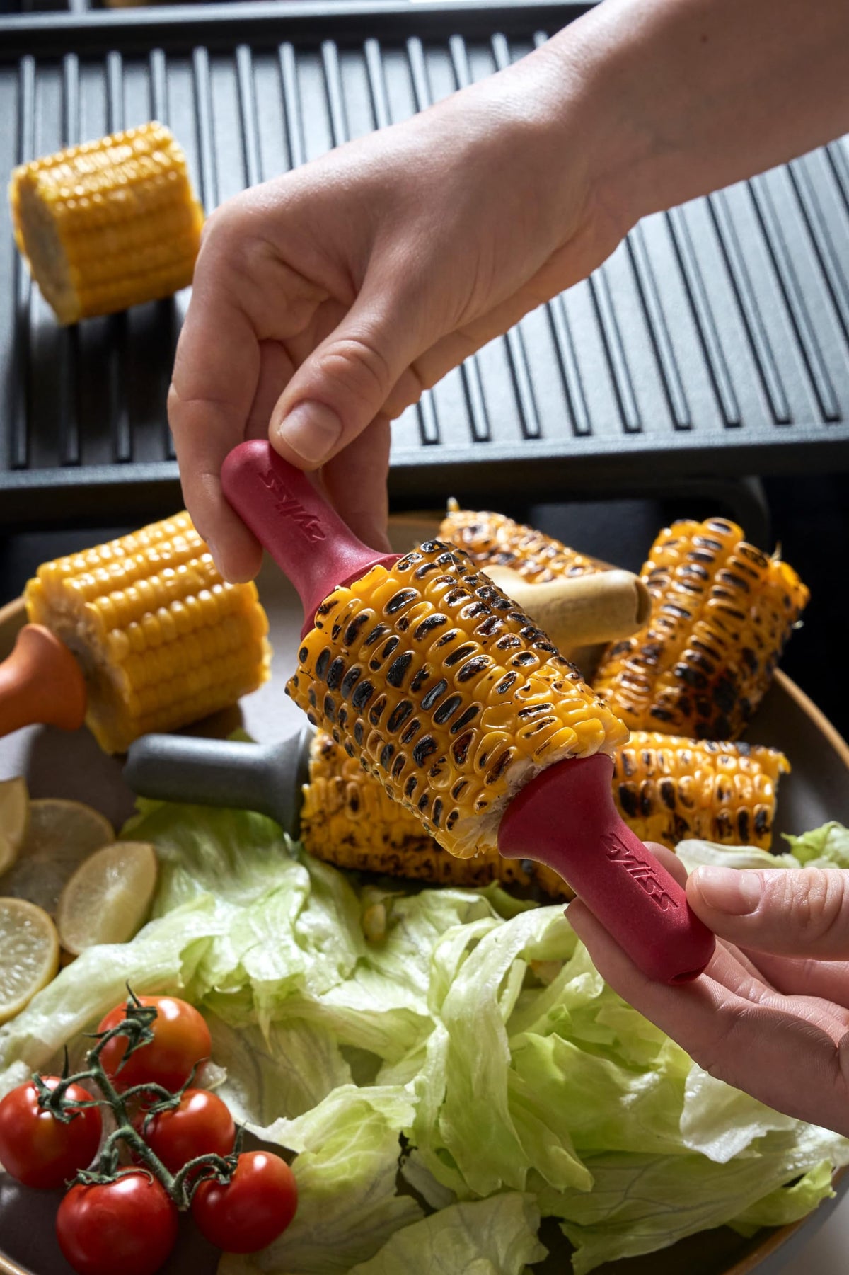 Zyliss stainless steel prongs grip corn firmly for steady bites